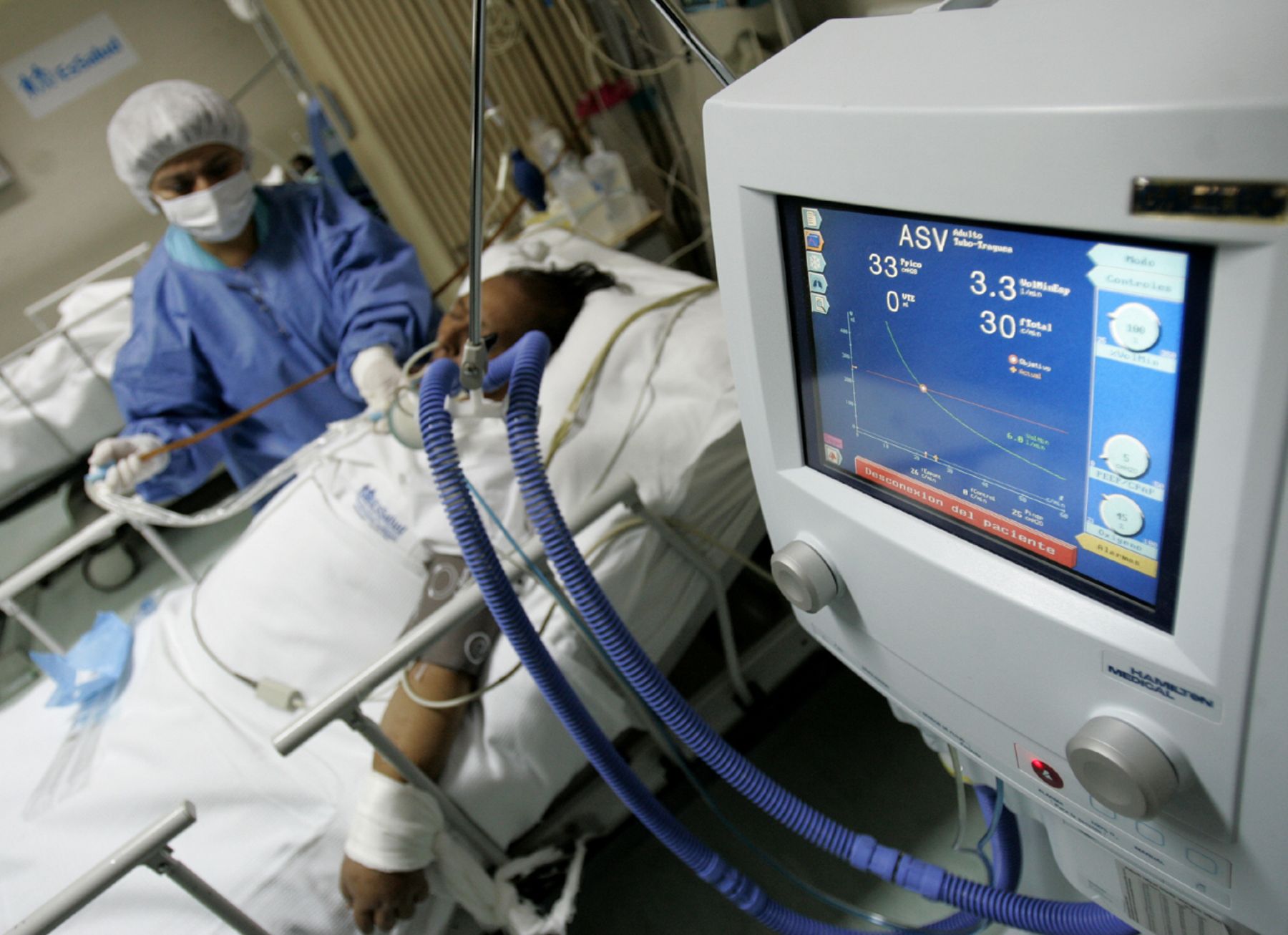 Médico intensivista: ¿De dónde saca la jefa del Comando COVID-19 que