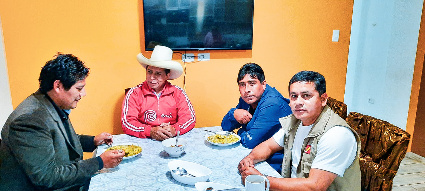 ABEL Y PEDRO EN LA MESA